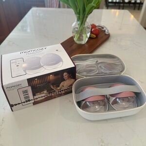 Momcozy M9 hands free mobile pump